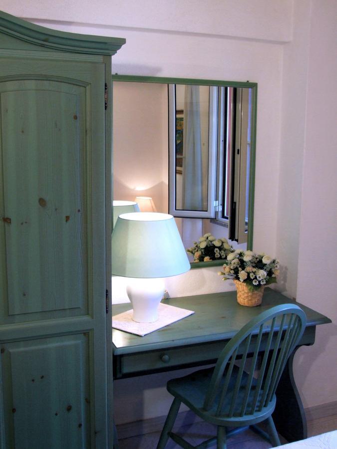 Villa Mica La Maddalena  Buitenkant foto