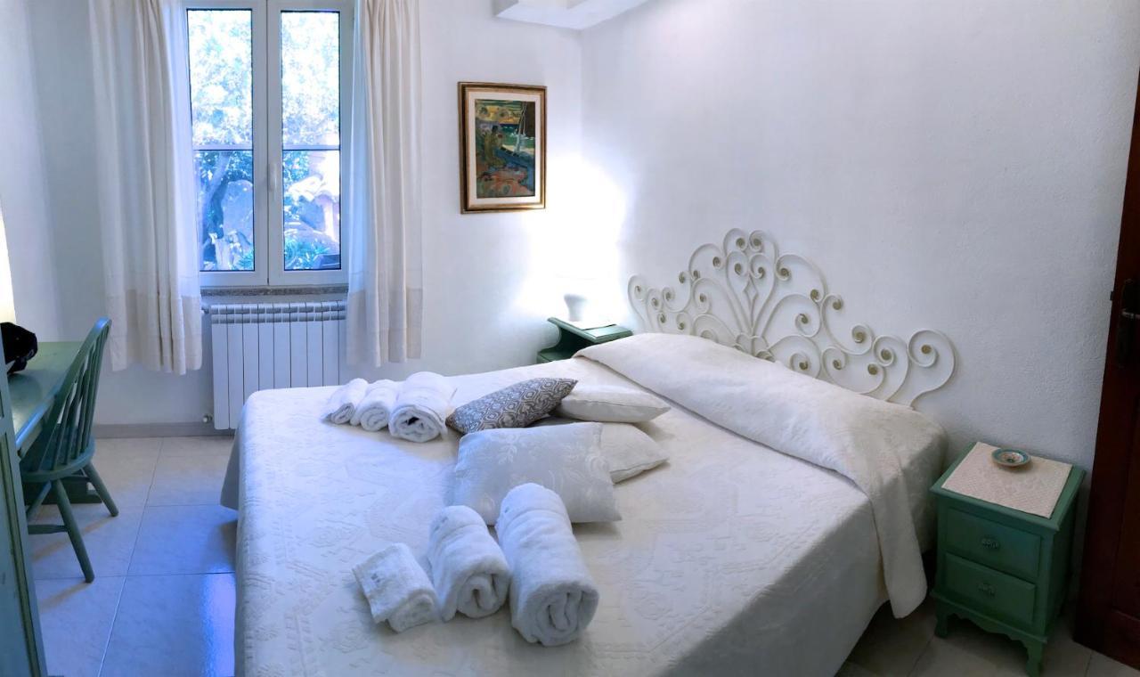 Villa Mica La Maddalena  Buitenkant foto